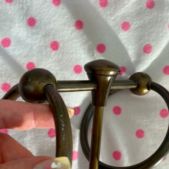 Bronze tea towels holder made in India - Picture 6 of 6